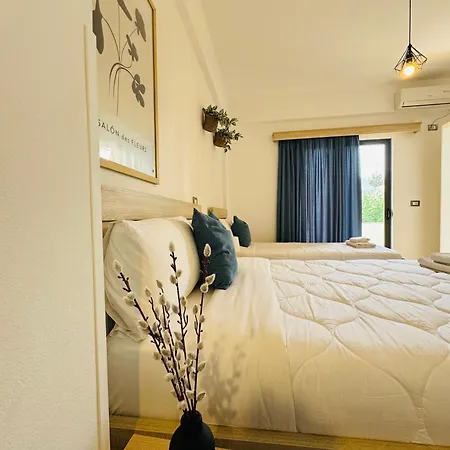 Hotel White