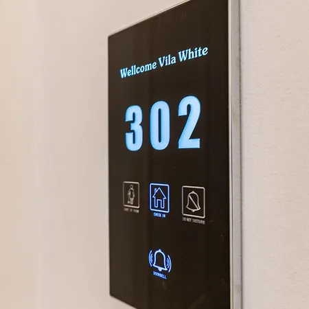 Hotel White