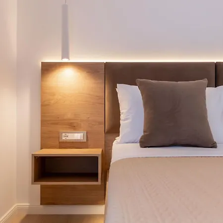 Hotel White