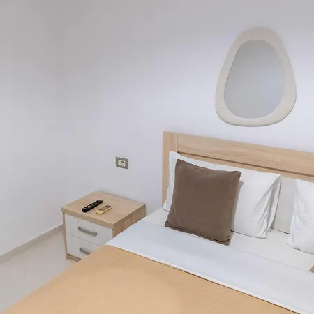 Hotel White