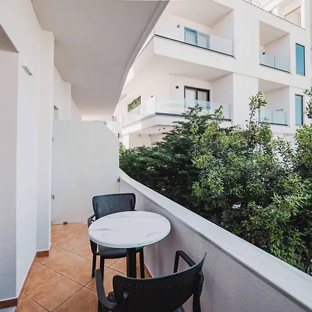 Hotel White 3*