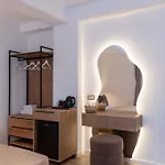 White 3* Εξαμίλιο