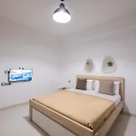 White 3* Εξαμίλιο