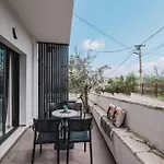 White Ξενοδοχείο 3*