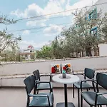 Ξενοδοχείο White Εξαμίλιο