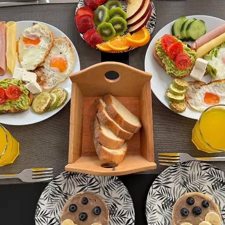 White 3* كساميل