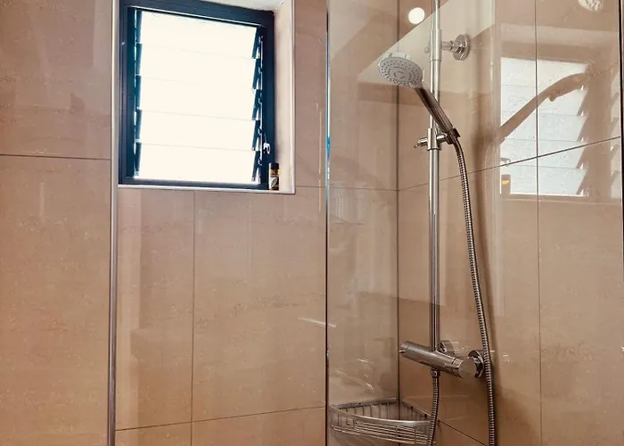 White 3* 卡萨米尔