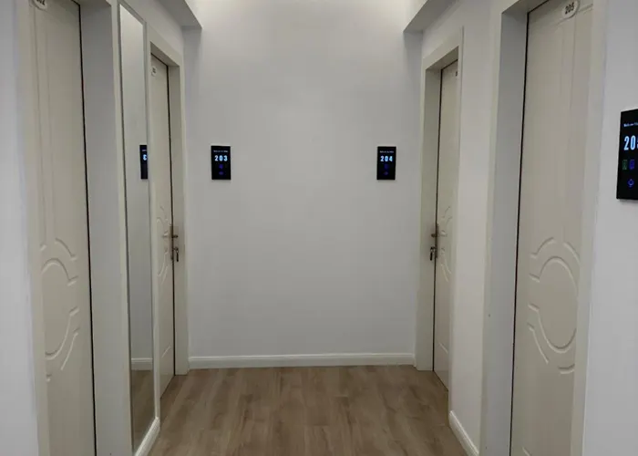 White 3* 卡萨米尔